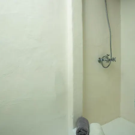 Heritage With Private Jacuzzi 別荘 Koskinou