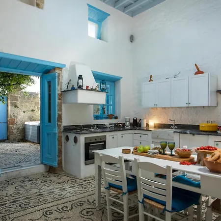 Σπίτι διακοπών Traditional Villa With Jacuzzi & Terrace Mandarin Home *